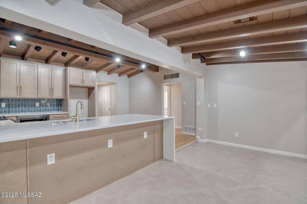 Tucson, Arizona, 85711, United States, 4 Bedrooms Bedrooms, ,2 BathroomsBathrooms,Residential,Forsale,1990103