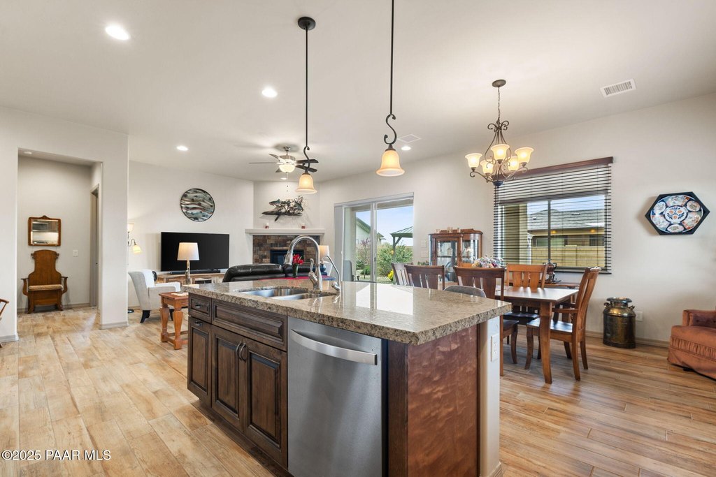 Prescott Valley, Arizona, 86315, United States, 3 Bedrooms Bedrooms, ,2 BathroomsBathrooms,Residential,Forsale,1929278