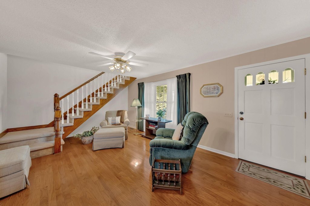 Sneedville, Tennessee, 37869, United States, 4 Bedrooms Bedrooms, ,3 BathroomsBathrooms,Residential,Forsale,1988736