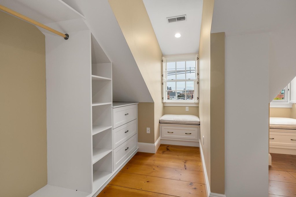 Portsmouth, New Hampshire, 03801, United States, 8 Bedrooms Bedrooms, ,8.5 BathroomsBathrooms,Residential,Forsale,2002395