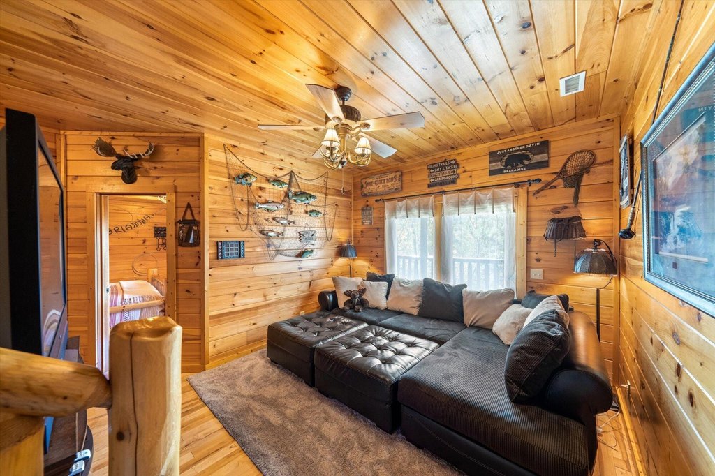 Sevierville, Tennessee, 37862, United States, 3 Bedrooms Bedrooms, ,3 BathroomsBathrooms,Residential,Forsale,1988739