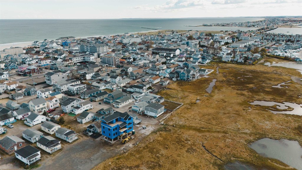 Hampton, New Hampshire, 03842, United States, 4 Bedrooms Bedrooms, ,2 BathroomsBathrooms,Residential,Forsale,2002422