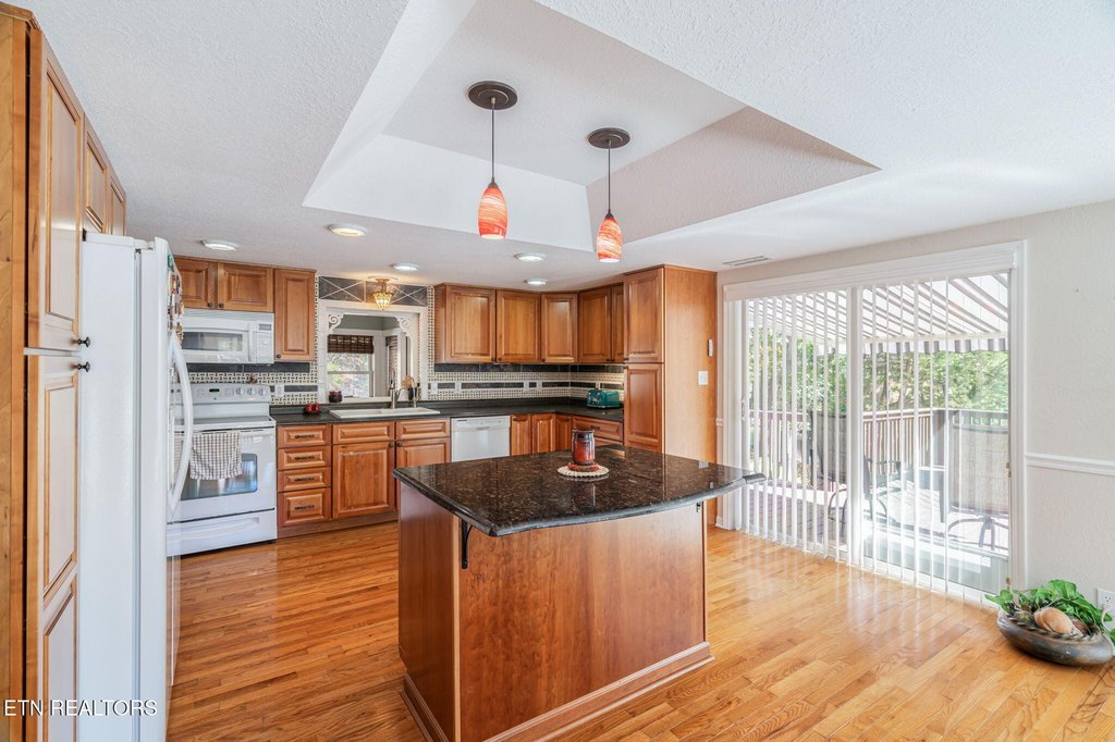 Lenoir City, Tennessee, 37772, United States, 3 Bedrooms Bedrooms, ,3 BathroomsBathrooms,Residential,Forsale,1973613