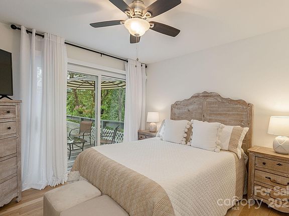 Flat Rock, North Carolina, 28731, United States, 3 Bedrooms Bedrooms, ,3 BathroomsBathrooms,Residential,Forsale,1985999