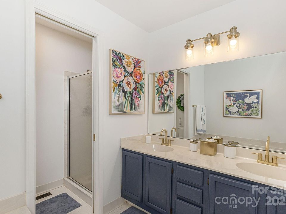 Flat Rock, North Carolina, 28731, United States, 3 Bedrooms Bedrooms, ,3 BathroomsBathrooms,Residential,Forsale,1985999