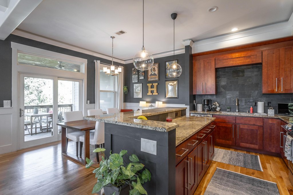 Chattanooga, Tennessee, 37405, United States, 4 Bedrooms Bedrooms, ,3.5 BathroomsBathrooms,Residential,Forsale,1995329