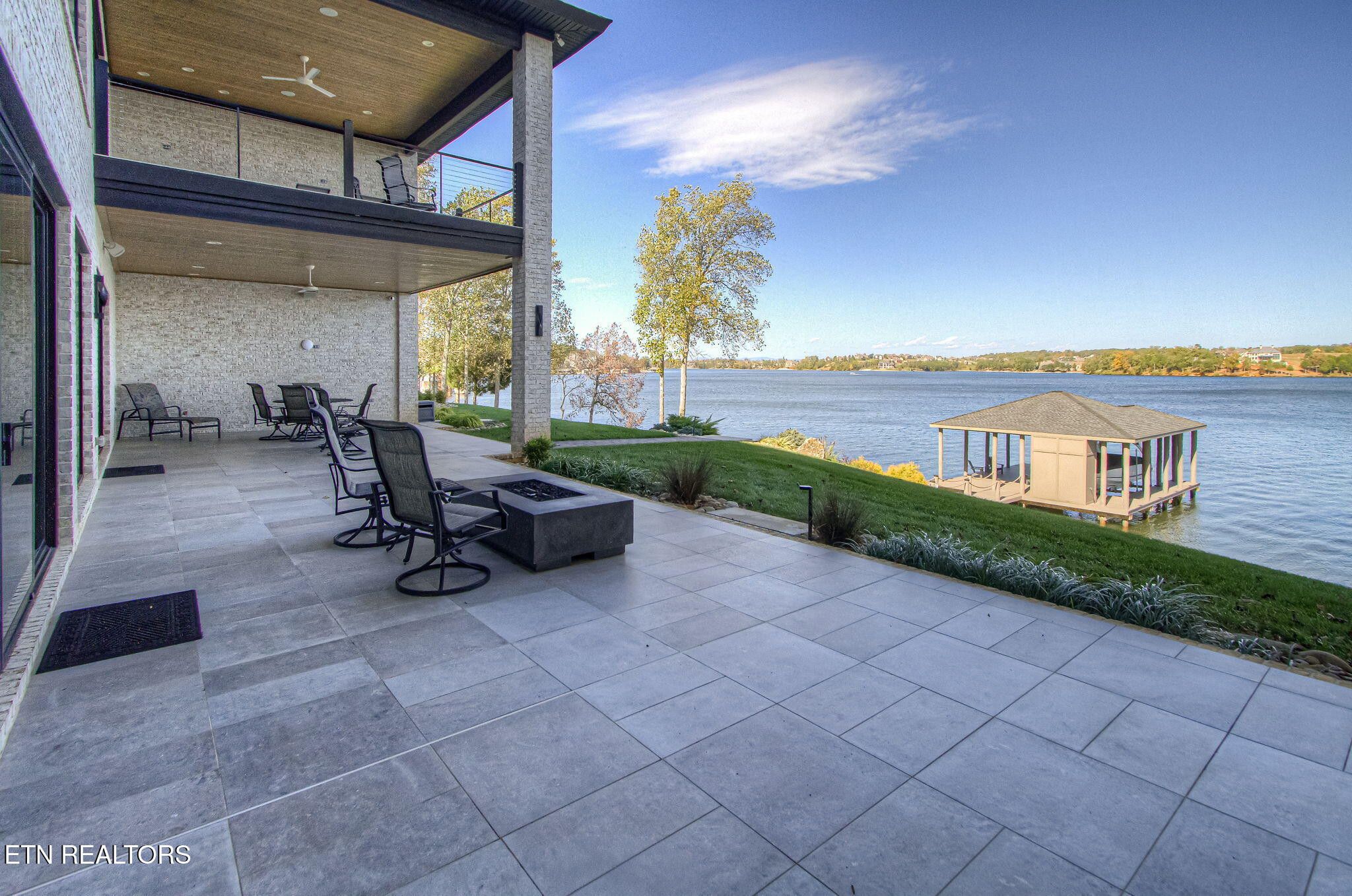 Loudon, Tennessee, 37774, United States, 5 Bedrooms Bedrooms, ,4 BathroomsBathrooms,Residential,Forsale,1973614