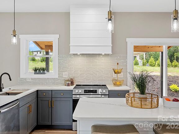 Asheville, North Carolina, 28806, United States, 3 Bedrooms Bedrooms, ,2 BathroomsBathrooms,Residential,Forsale,1986000