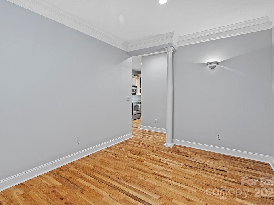 Hendersonville, North Carolina, 28739, United States, 3 Bedrooms Bedrooms, ,3 BathroomsBathrooms,Residential,Forsale,1986001