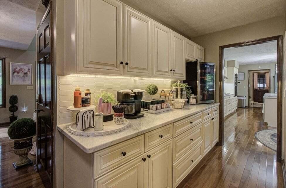 Newport, Tennessee, 37821, United States, 4 Bedrooms Bedrooms, ,3.5 BathroomsBathrooms,Residential,Forsale,1988741