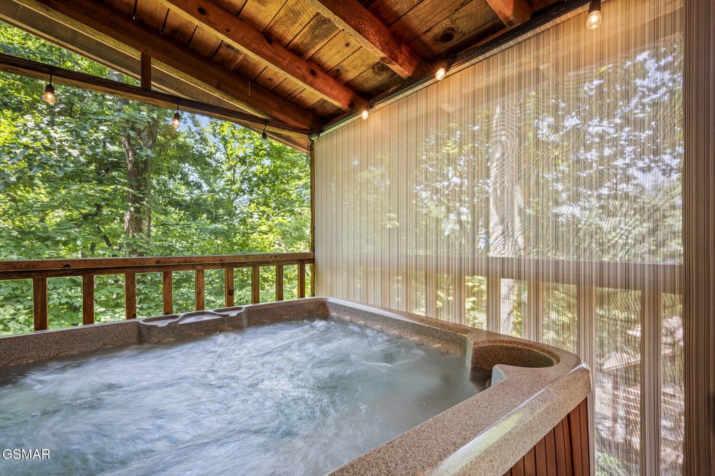 Pigeon Forge, Tennessee, 37863, United States, 1 Bedroom Bedrooms, ,1.5 BathroomsBathrooms,Residential,Forsale,1999442