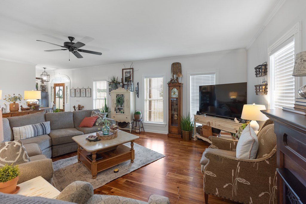 Sparta, Tennessee, 38583, United States, 3 Bedrooms Bedrooms, ,3 BathroomsBathrooms,Residential,Forsale,2010950