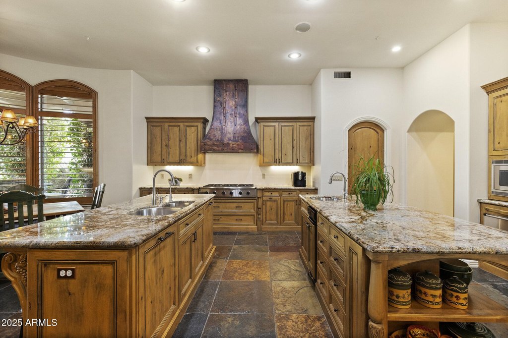 Scottsdale, Arizona, 85260, United States, 6 Bedrooms Bedrooms, ,6.5 BathroomsBathrooms,Residential,Forsale,2014277