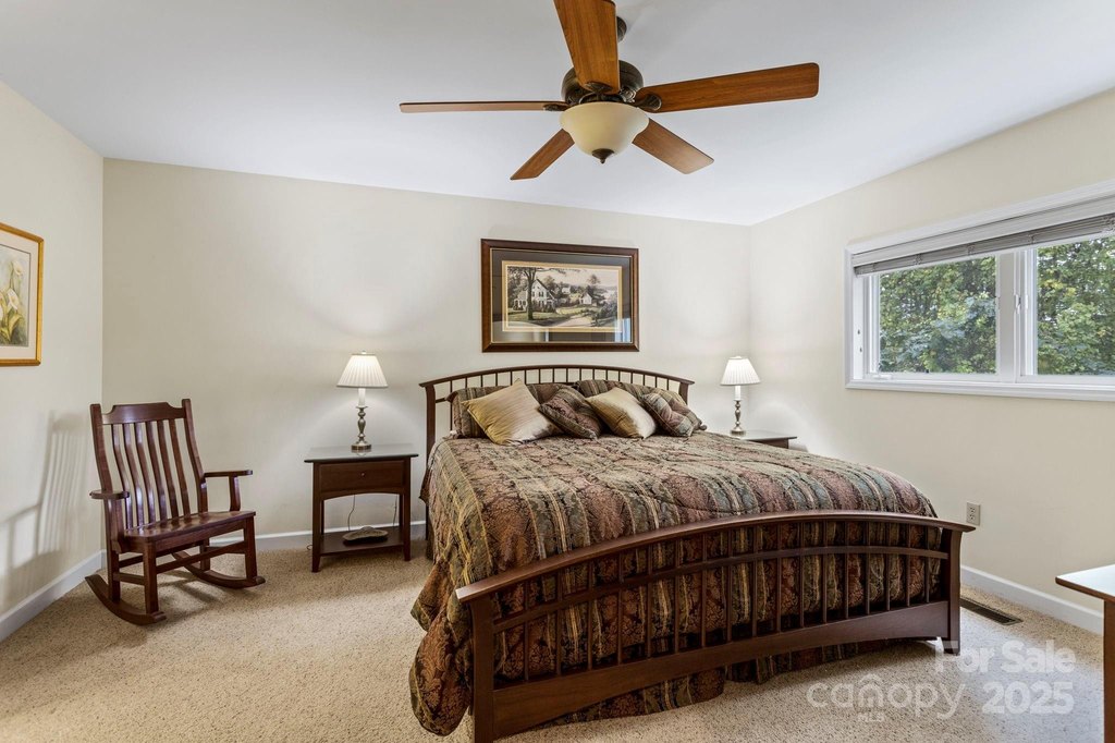 Flat Rock, North Carolina, 28731, United States, 4 Bedrooms Bedrooms, ,4 BathroomsBathrooms,Residential,Forsale,1985994