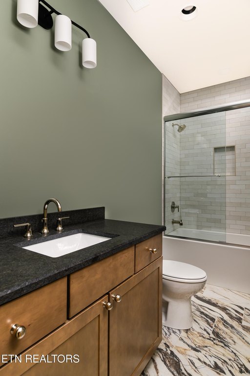 Clinton, Tennessee, 37716, United States, 3 Bedrooms Bedrooms, ,2 BathroomsBathrooms,Residential,Forsale,1999453