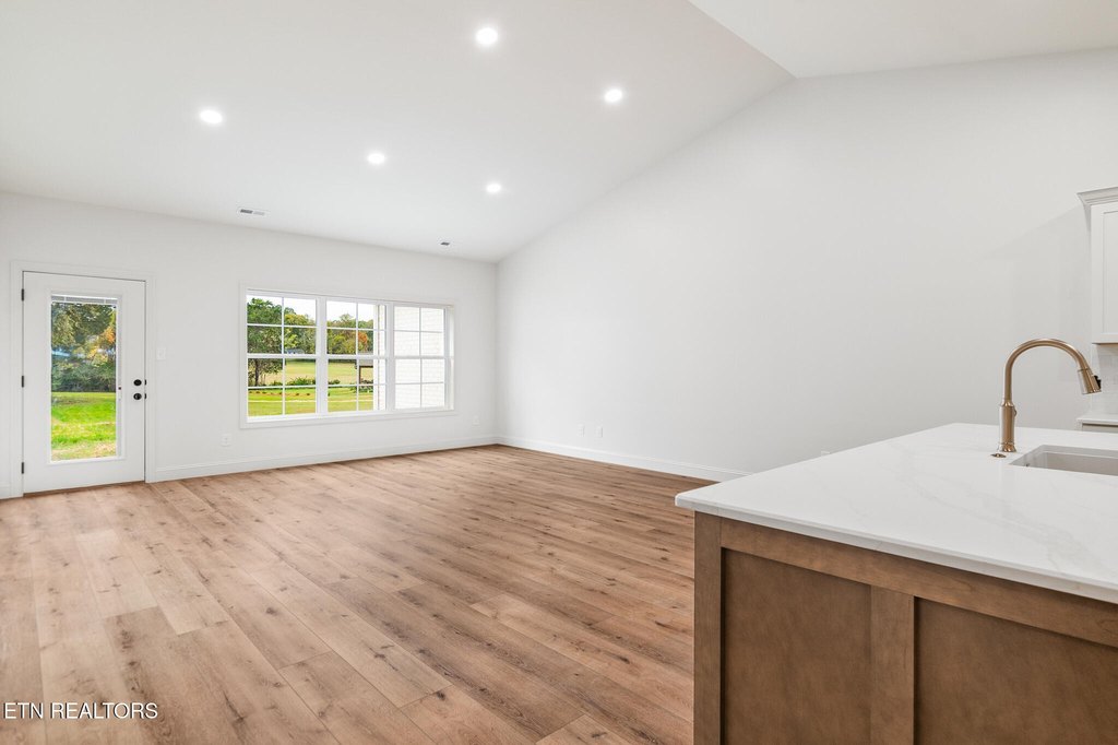 Clinton, Tennessee, 37716, United States, 3 Bedrooms Bedrooms, ,2 BathroomsBathrooms,Residential,Forsale,2012721