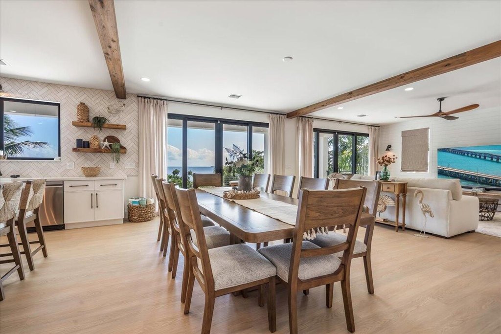 MARATHON, Florida, 33050, United States, 6 Bedrooms Bedrooms, ,6.5 BathroomsBathrooms,Residential,Forsale,2004345