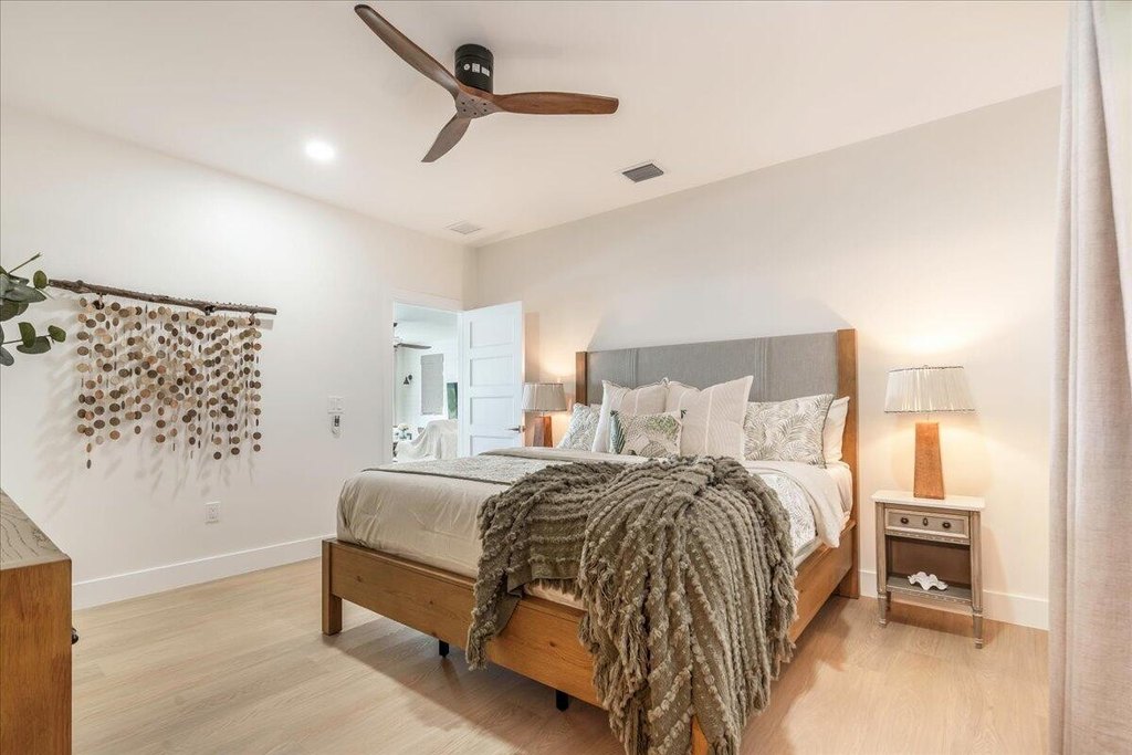 MARATHON, Florida, 33050, United States, 6 Bedrooms Bedrooms, ,6.5 BathroomsBathrooms,Residential,Forsale,2004345