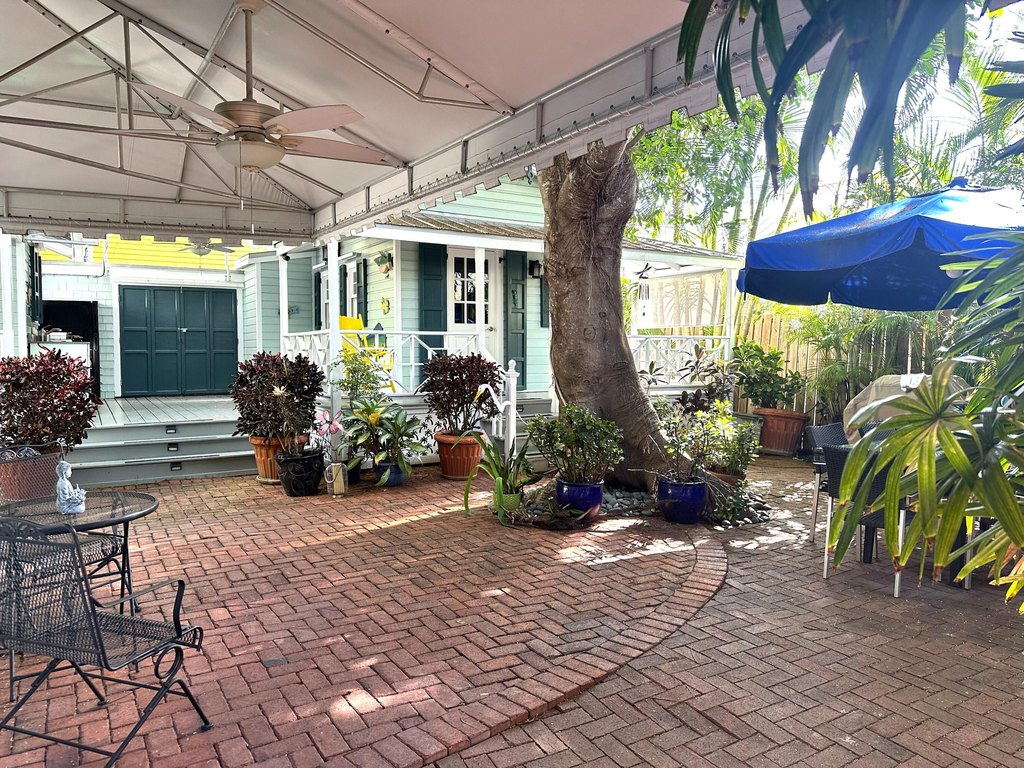 KEY WEST, Florida, 33040, United States, 7 Bedrooms Bedrooms, ,7.5 BathroomsBathrooms,Residential,Forsale,2004373