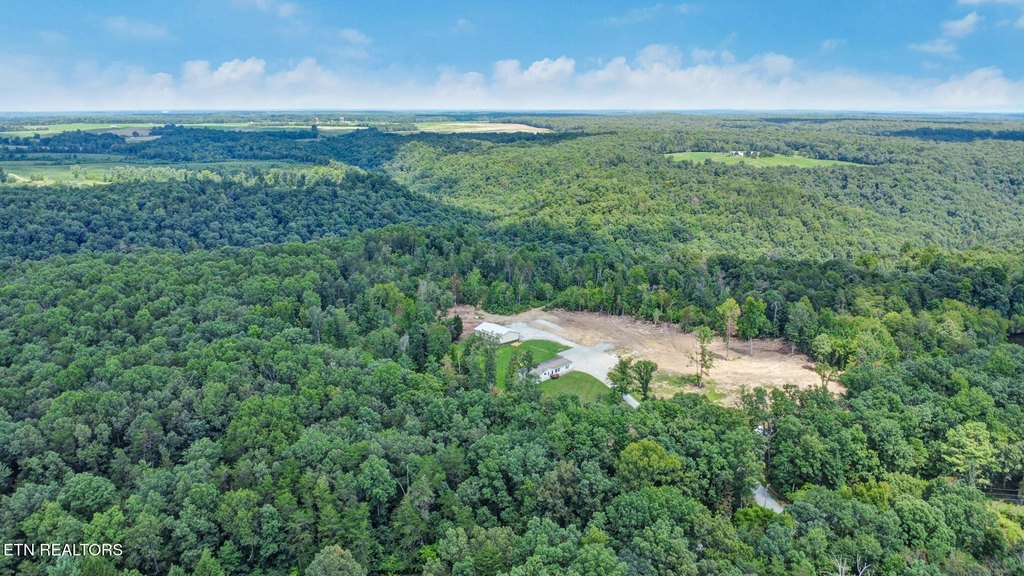 Crossville, Tennessee, 38571, United States, 4 Bedrooms Bedrooms, ,2 BathroomsBathrooms,Residential,Forsale,1996592