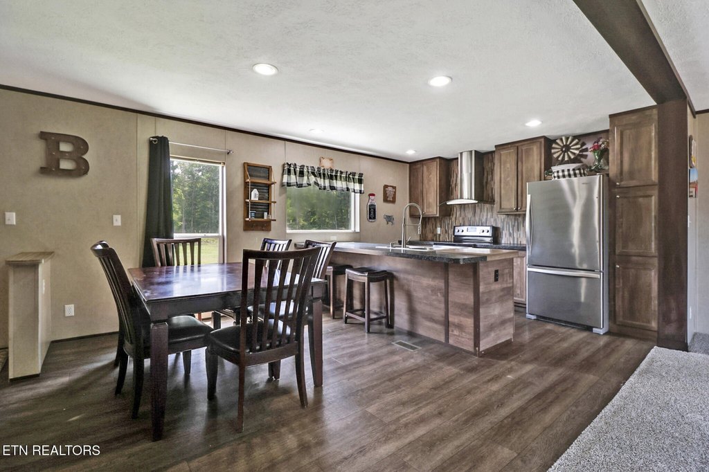 Crossville, Tennessee, 38571, United States, 4 Bedrooms Bedrooms, ,2 BathroomsBathrooms,Residential,Forsale,1996592