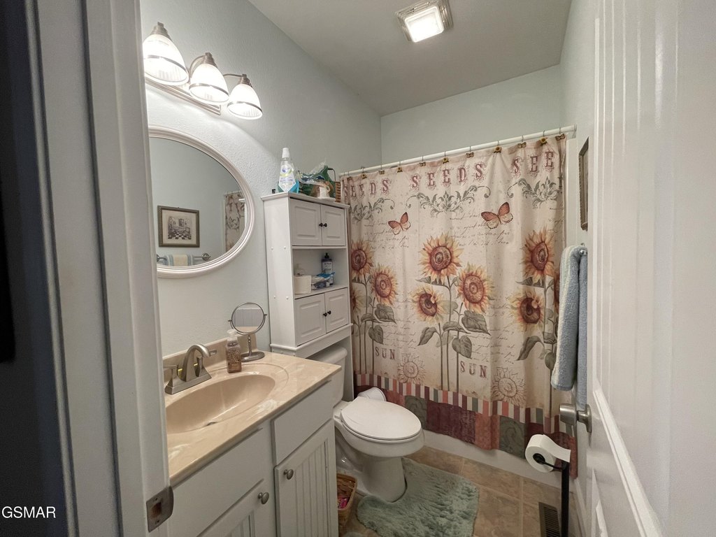 Dandridge, Tennessee, 37725, United States, 3 Bedrooms Bedrooms, ,2.5 BathroomsBathrooms,Residential,Forsale,1999447