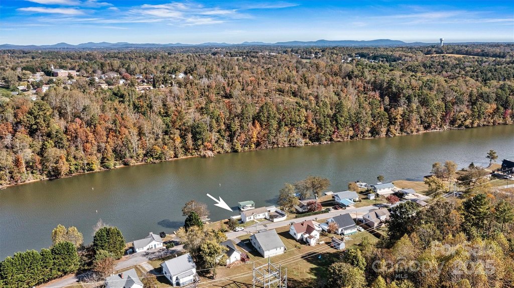 Hickory, North Carolina, 28601, United States, 2 Bedrooms Bedrooms, ,1.5 BathroomsBathrooms,Residential,Forsale,2004142