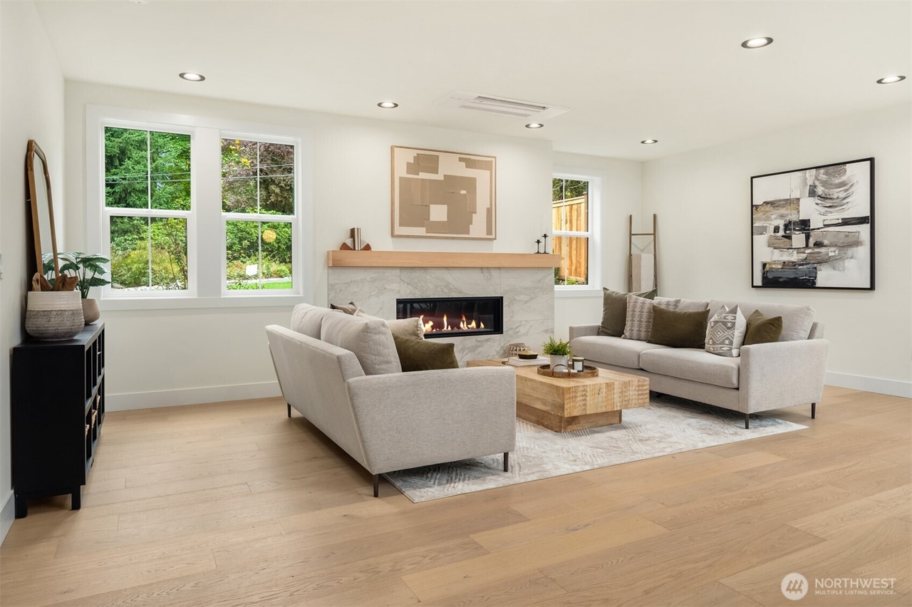 Kirkland, Washington, 98033, United States, 5 Bedrooms Bedrooms, ,4 BathroomsBathrooms,Residential,Forsale,1990717