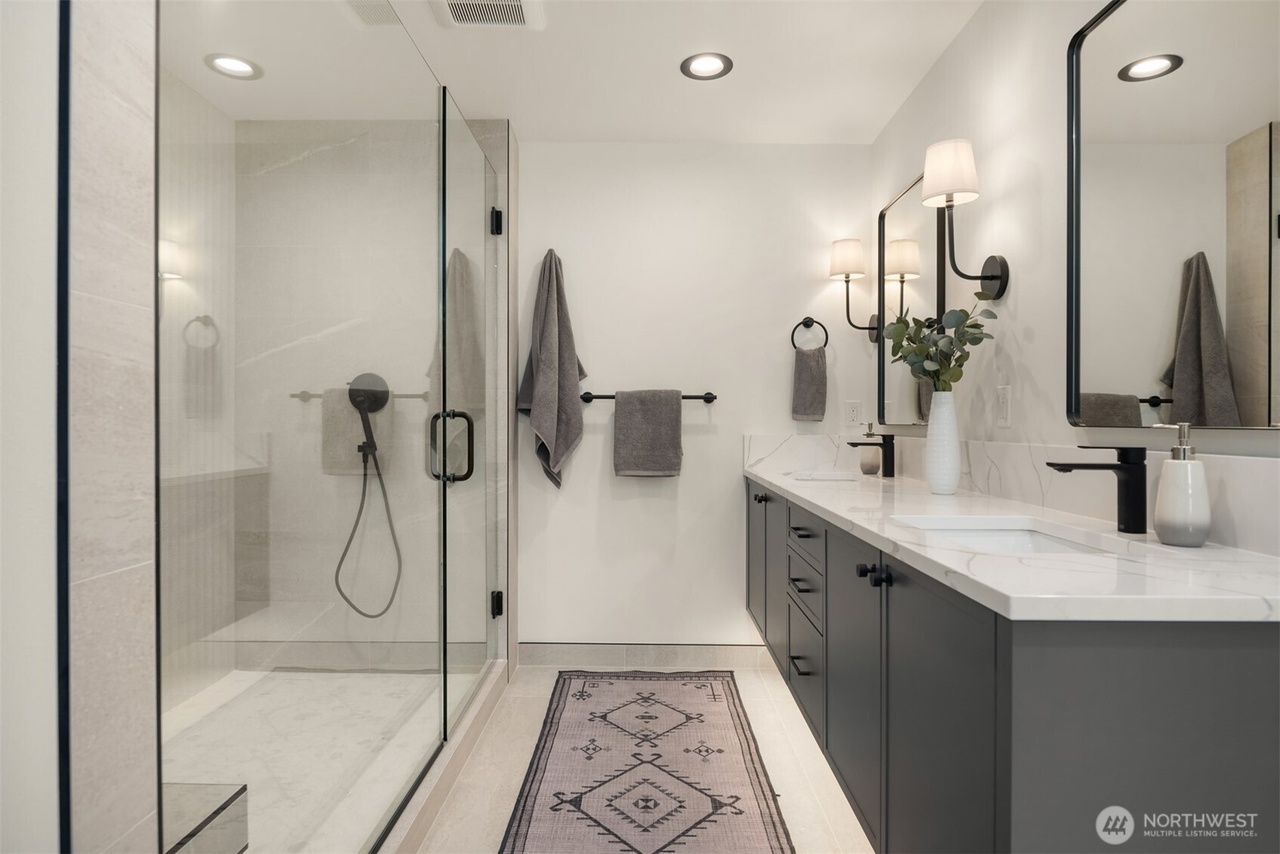 Kirkland, Washington, 98033, United States, 5 Bedrooms Bedrooms, ,4 BathroomsBathrooms,Residential,Forsale,1990717