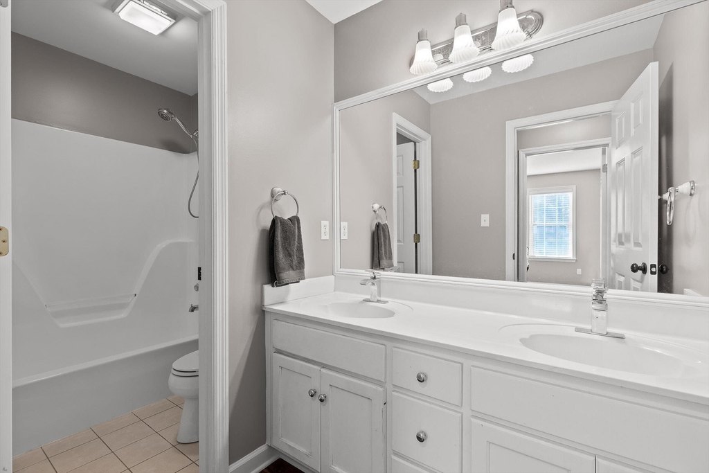 Signal Mountain, Tennessee, 37377, United States, 5 Bedrooms Bedrooms, ,3 BathroomsBathrooms,Residential,Forsale,2004663