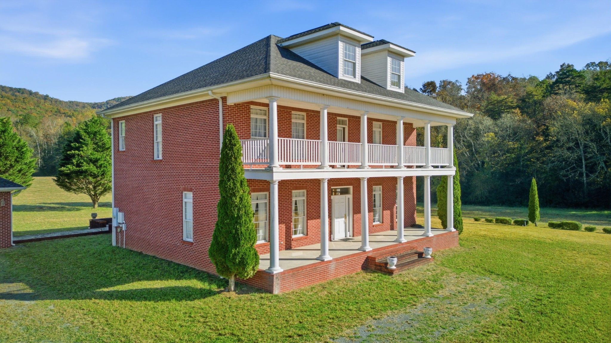 Bridgeport, Alabama, 35740, United States, 4 Bedrooms Bedrooms, ,3.5 BathroomsBathrooms,Residential,Forsale,2009579