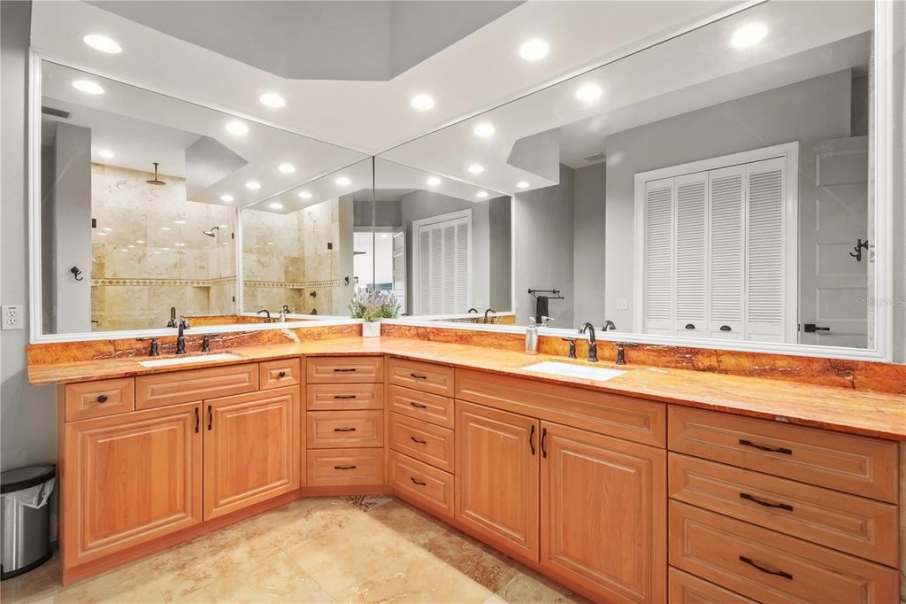 REDDICK, Florida, 32686, United States, 2 Bedrooms Bedrooms, ,2 BathroomsBathrooms,Residential,Forsale,1994135