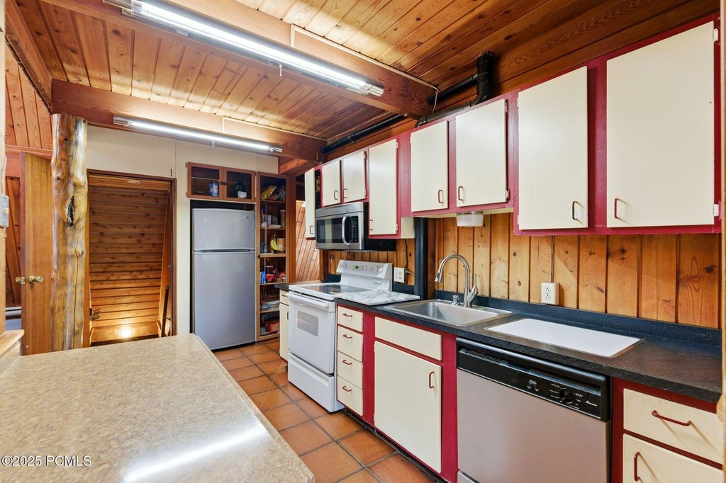 Park City, Utah, 84098, United States, 2 Bedrooms Bedrooms, ,1 BathroomBathrooms,Residential,Forsale,2004730