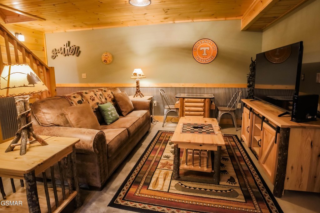 Sevierville, Tennessee, 37862, United States, 2 Bedrooms Bedrooms, ,2.5 BathroomsBathrooms,Residential,Forsale,1999461