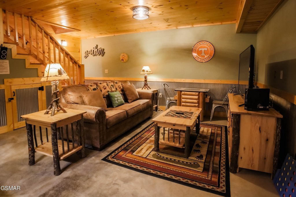 Sevierville, Tennessee, 37862, United States, 2 Bedrooms Bedrooms, ,2.5 BathroomsBathrooms,Residential,Forsale,1999461