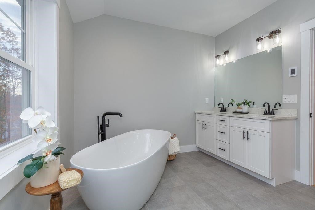 Moultonborough, New Hampshire, 03254, United States, 3 Bedrooms Bedrooms, ,3.5 BathroomsBathrooms,Residential,Forsale,2010628