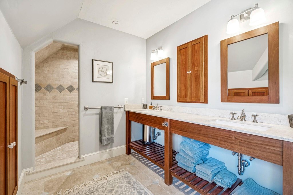 Lyme, New Hampshire, 03768, United States, 4 Bedrooms Bedrooms, ,5.5 BathroomsBathrooms,Residential,Forsale,1999497