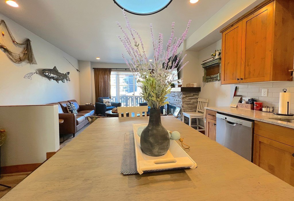 McCall, Idaho, 83638, United States, 2 Bedrooms Bedrooms, ,2.5 BathroomsBathrooms,Residential,Forsale,1996724