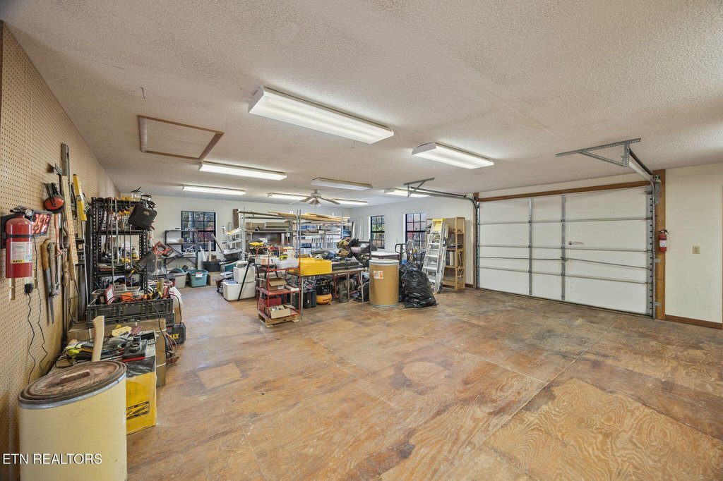 Crossville, Tennessee, 38572, United States, 3 Bedrooms Bedrooms, ,3 BathroomsBathrooms,Residential,Forsale,1996602