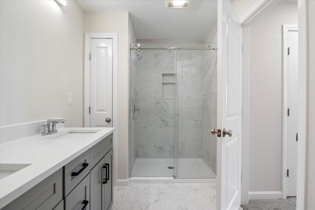 Kittery, Maine, 03904, United States, 2 Bedrooms Bedrooms, ,2 BathroomsBathrooms,Residential,Forsale,1893967