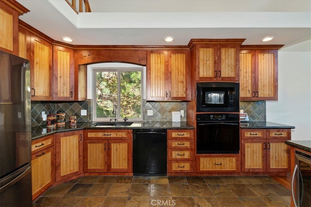 Lake Arrowhead, California, 92352, United States, 4 Bedrooms Bedrooms, ,3 BathroomsBathrooms,Residential,Forsale,2000288