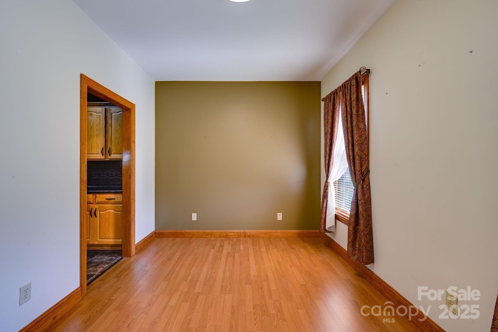 Newton, North Carolina, 28658, United States, 3 Bedrooms Bedrooms, ,2.5 BathroomsBathrooms,Residential,Forsale,2007721