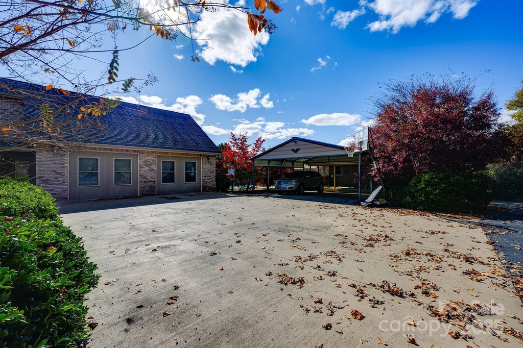 Newton, North Carolina, 28658, United States, 3 Bedrooms Bedrooms, ,2.5 BathroomsBathrooms,Residential,Forsale,2007721