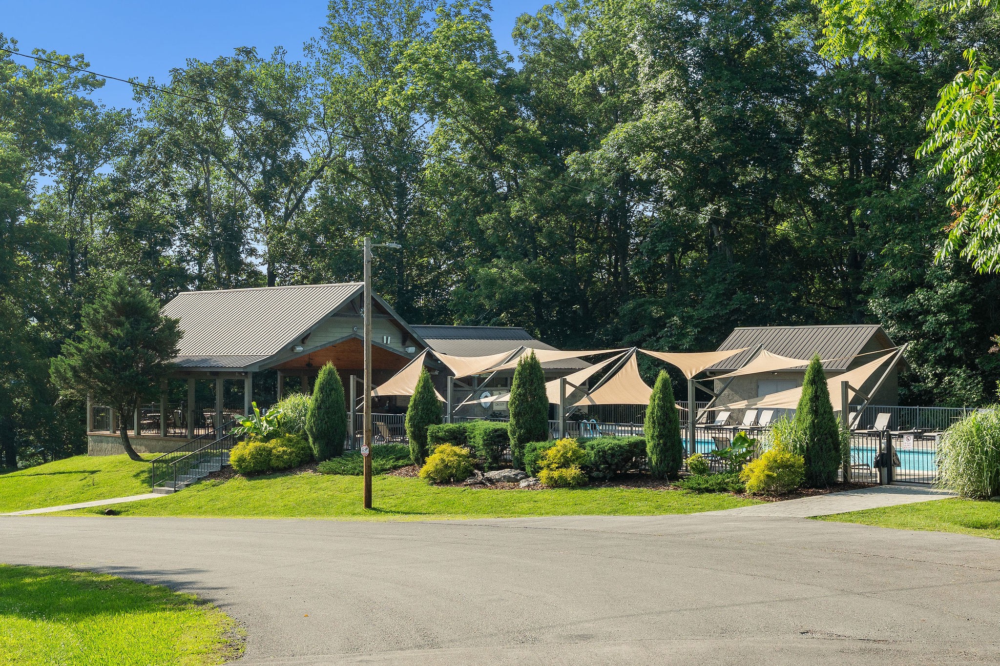 Smithville, Tennessee, 37166, United States, 4 Bedrooms Bedrooms, ,4 BathroomsBathrooms,Residential,Forsale,1999482