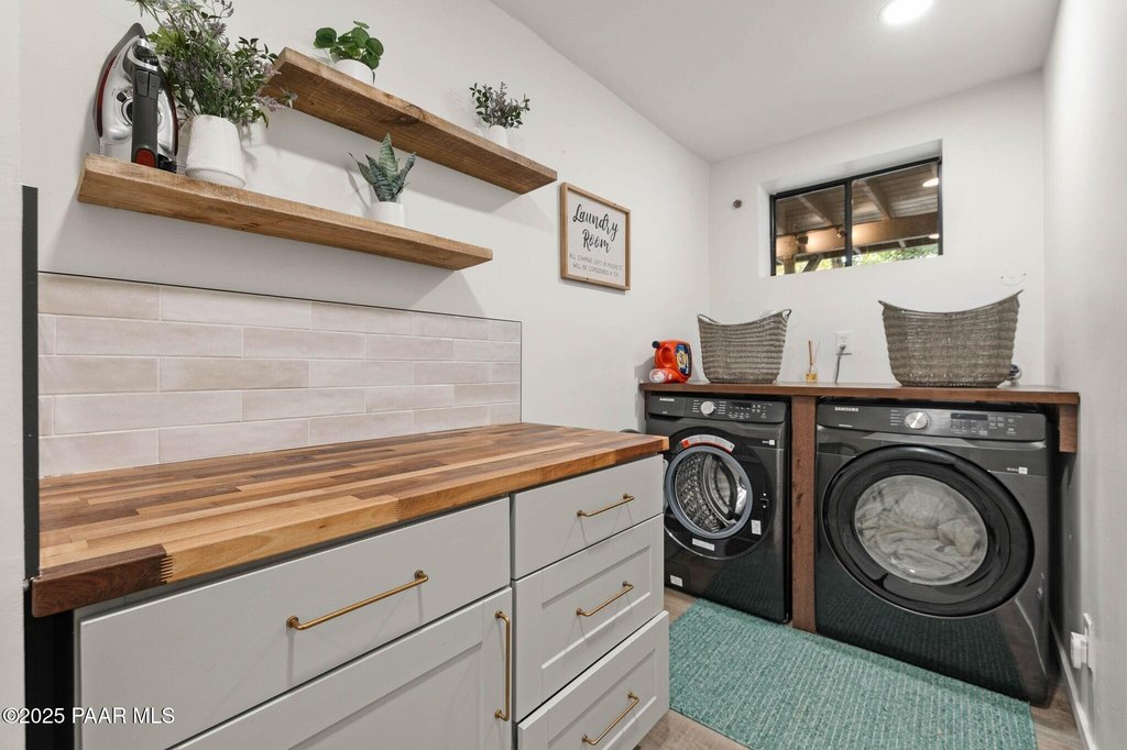 Prescott, Arizona, 86303, United States, 4 Bedrooms Bedrooms, ,3 BathroomsBathrooms,Residential,Forsale,1994048