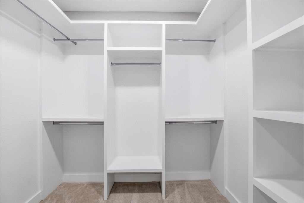 Tallahassee, Florida, 32312, United States, 5 Bedrooms Bedrooms, ,3.5 BathroomsBathrooms,Residential,Forsale,1995099