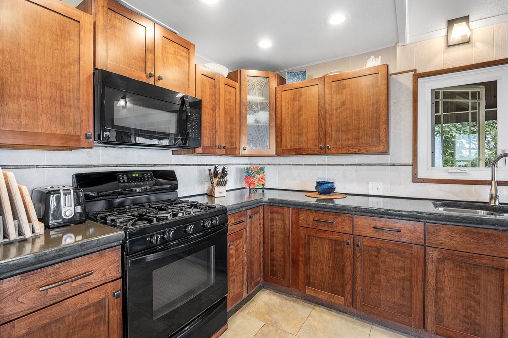 Kailua-Kona, Hawaii, 96740, United States, 4 Bedrooms Bedrooms, ,3 BathroomsBathrooms,Residential,Forsale,2004394