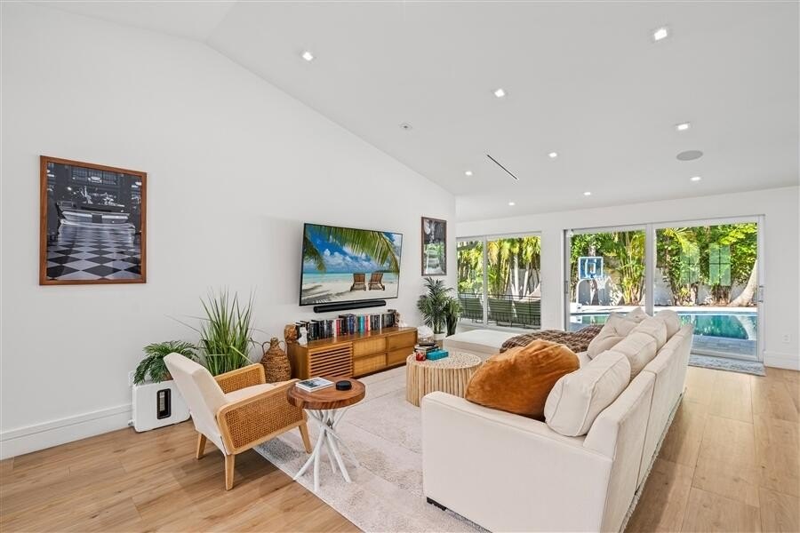 Delray Beach, Florida, 33444, United States, 5 Bedrooms Bedrooms, ,5.5 BathroomsBathrooms,Residential,Forsale,1996336