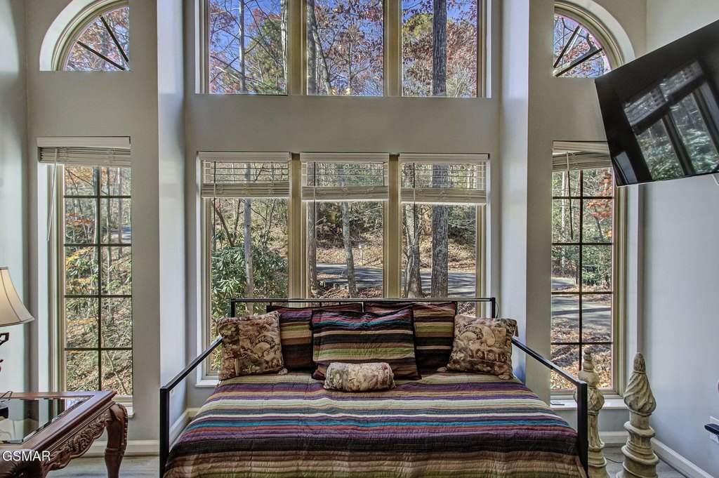 Gatlinburg, Tennessee, 37738, United States, 5 Bedrooms Bedrooms, ,2 BathroomsBathrooms,Residential,Forsale,1999457