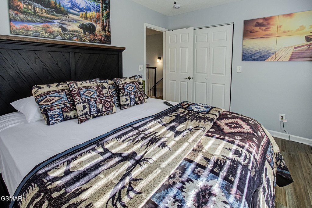 Gatlinburg, Tennessee, 37738, United States, 5 Bedrooms Bedrooms, ,2 BathroomsBathrooms,Residential,Forsale,1999457